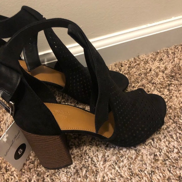 Size 8 Black Peep Toe Wedge NEW - Picture 1 of 2